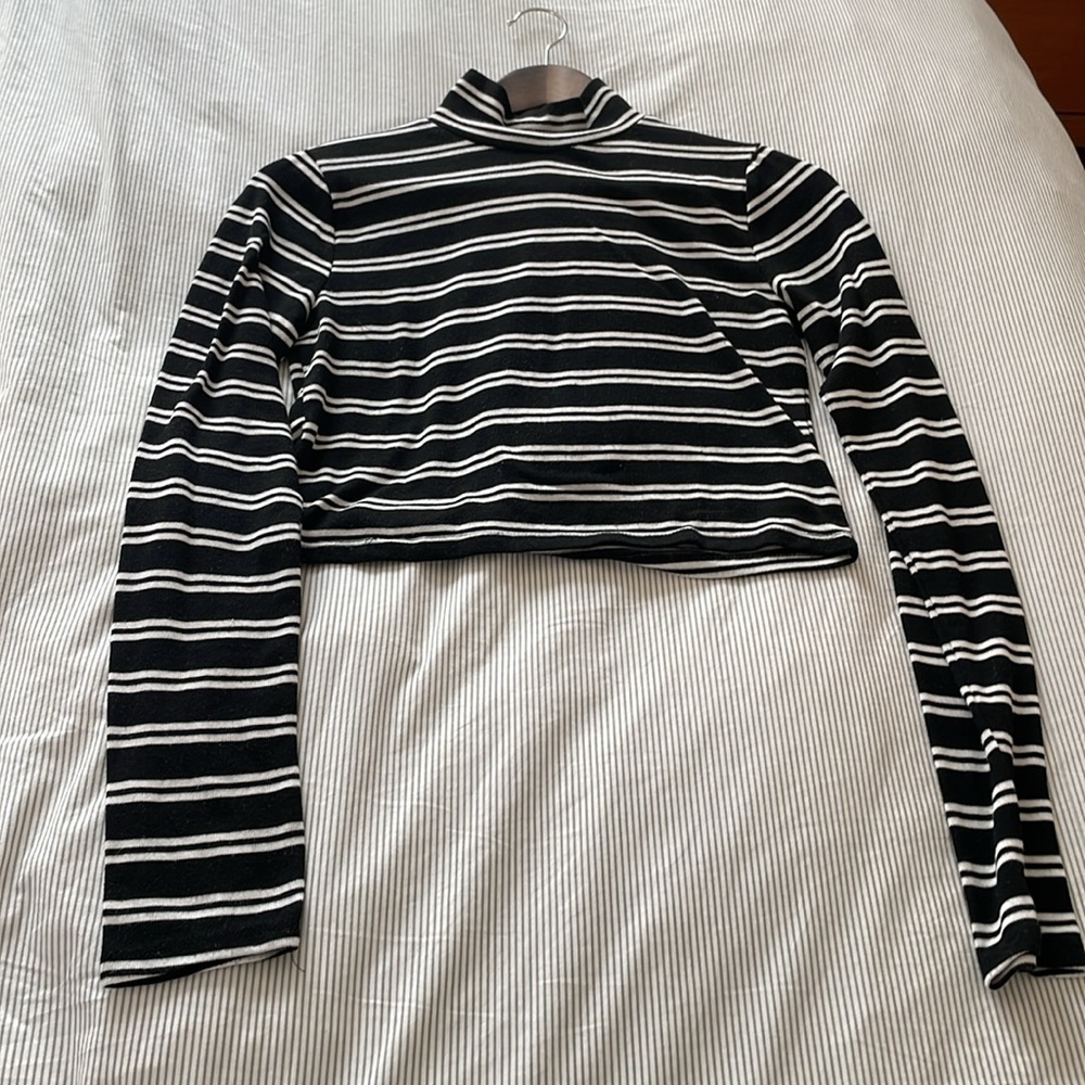F21 striped black and white cropped turtle neck